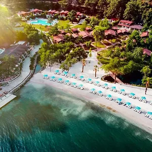 The Bay Club Otel