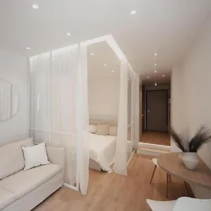 https://v1-boutique-rooms-nilie-hospitality-thessaloniki.hotels-of-thessaloniki.com